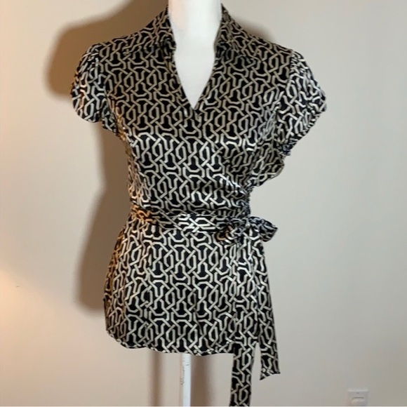 Make offer! INC International Concepts Black and White Geometric Blouse Size 12 - Picture 1 of 5